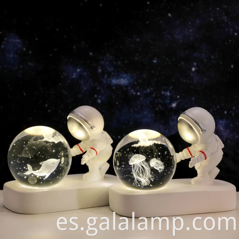 Astronauta, luz de noche estrellada, bola de cristal, base luminosa